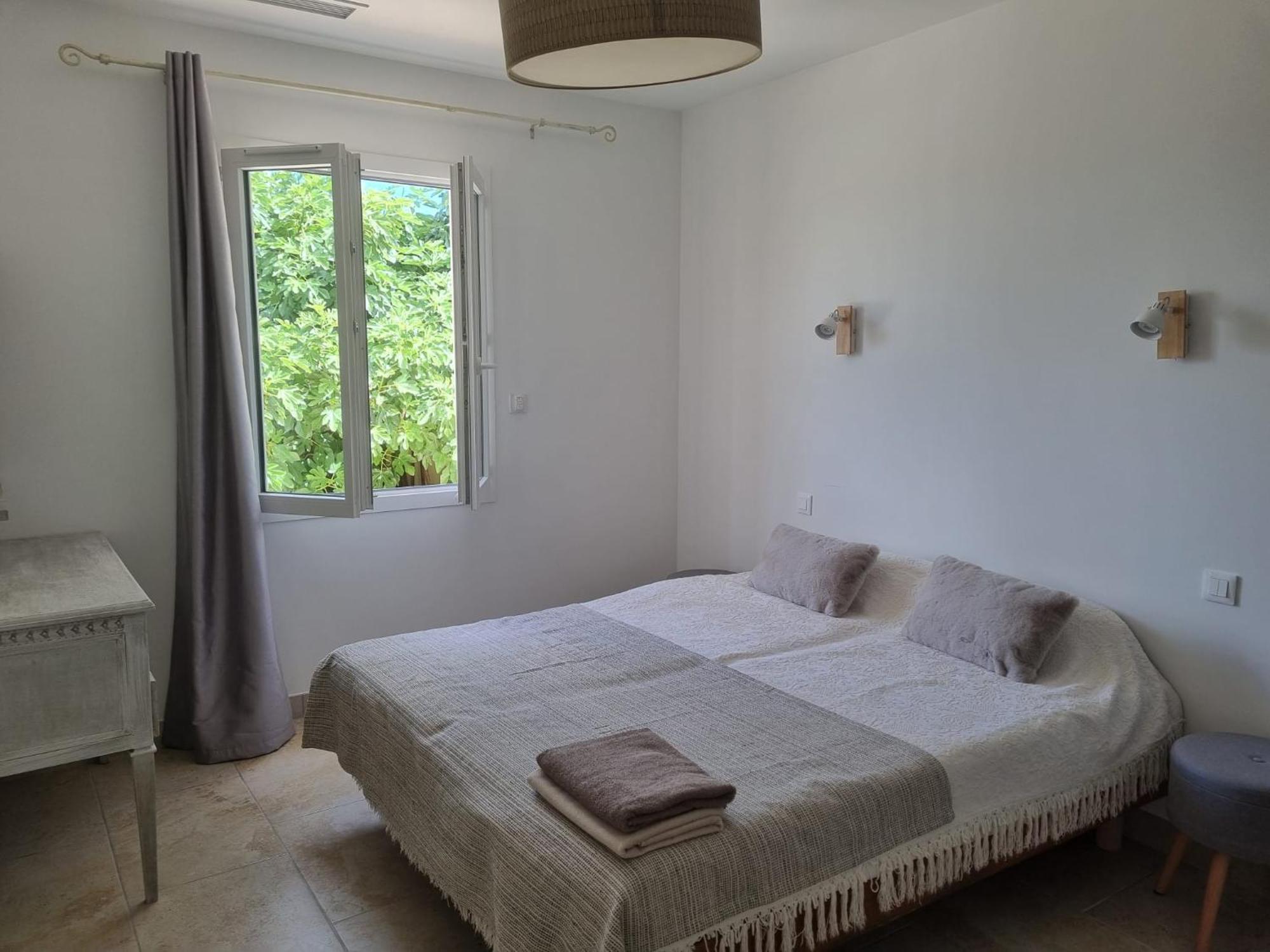 Au Fil De Soi Villa Saint-Julien-de-Peyrolas Rum bild